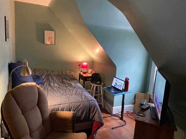 Building Photo - 14 Seminary Ave
