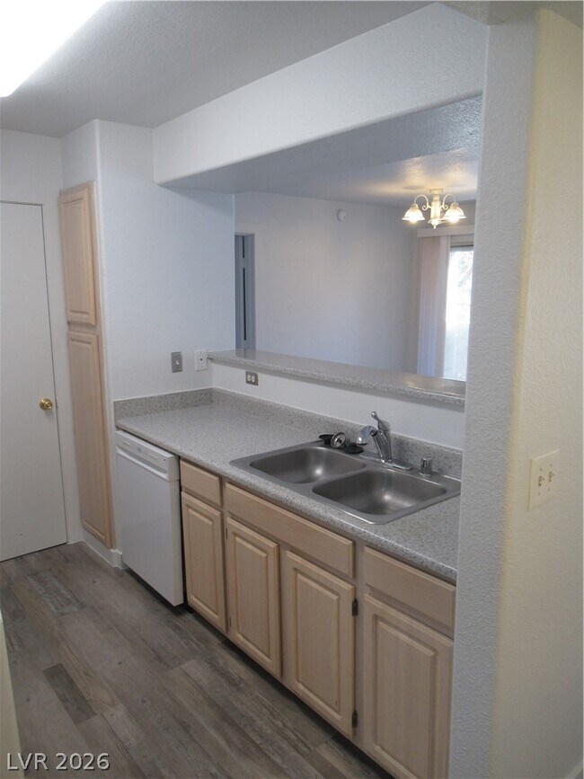 Building Photo - 555 E Silverado Ranch Blvd