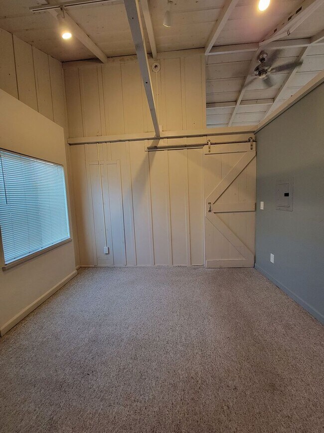 Building Photo - 553-557 Silver Strand Blvd.
