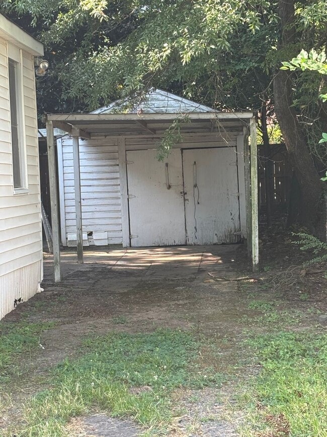 Building Photo - Charming 2 bedroom