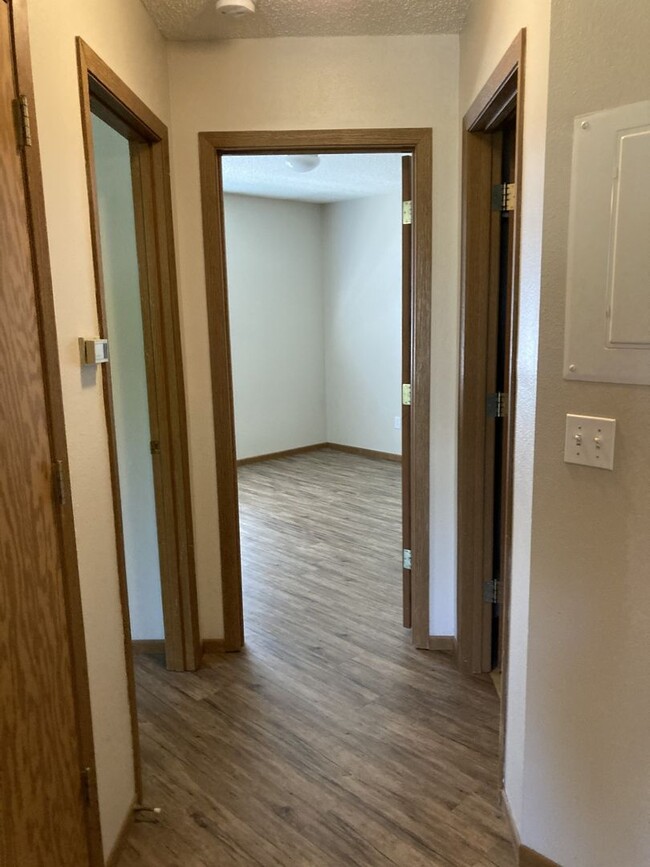 Building Photo - East side 2 bedroom Condo in Iowa City. Ga...