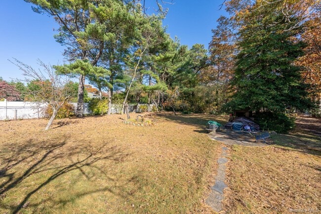 Building Photo - 831 Sycamore Ave