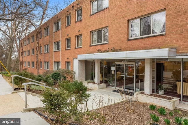 Building Photo - 2710 Macomb St NW