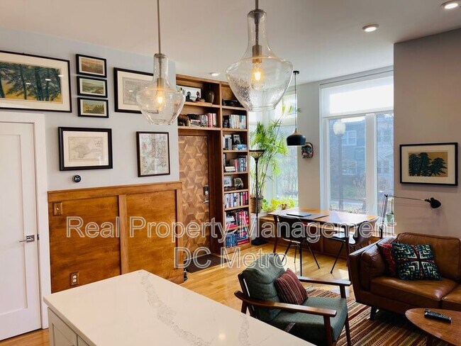 Building Photo - 1512 K St SE