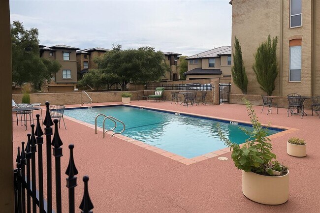 Building Photo - 3431 N Hills Dr