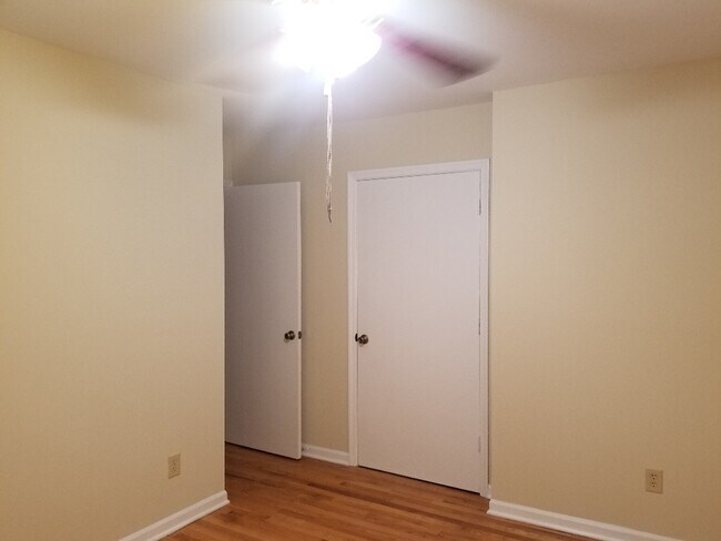 Building Photo - 137 Quince Ln