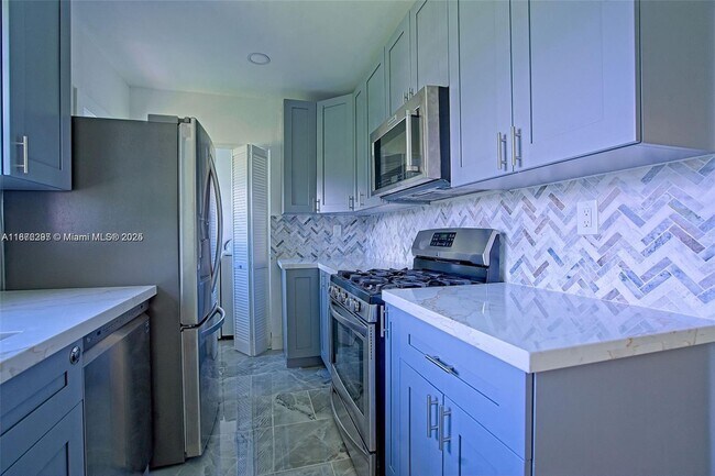 Building Photo - 372 W Dayton Cir