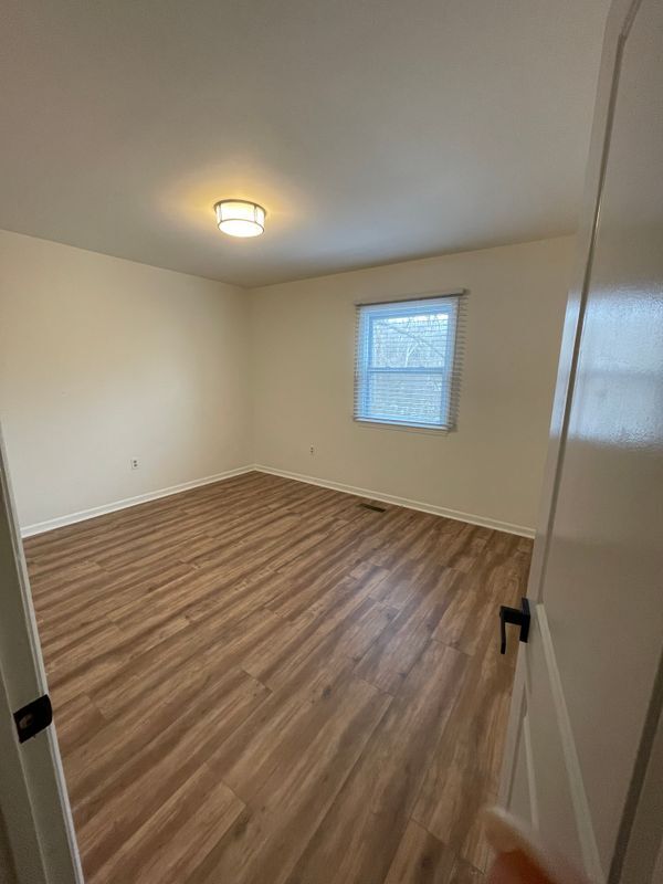 Building Photo - 101 Royal Forest Ct