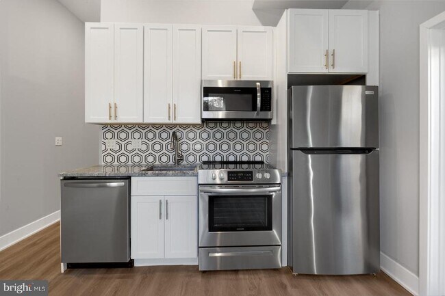 Building Photo - 2119 N Front St