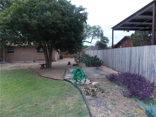 Building Photo - 1309 Azalea Ln