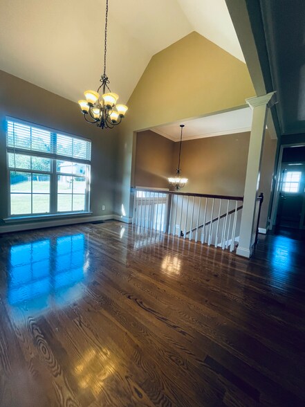 Building Photo - 770 Ridgefield Way