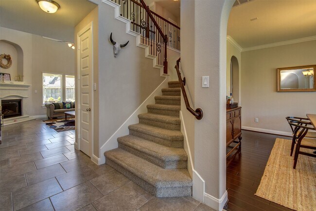 Building Photo - 25710 Oakwood Knoll Dr