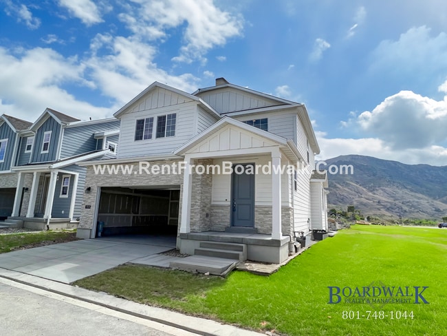 Primary Photo - Modern Home in Highland!