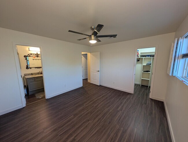Building Photo - 2314 N 64th Pl