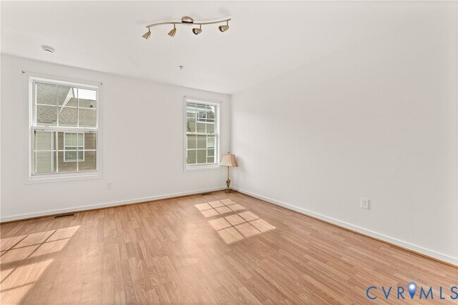 Building Photo - 3904 Village Townes Walk