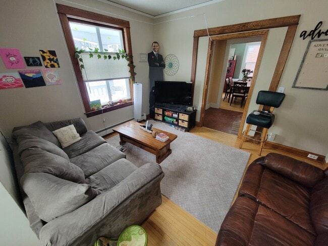 Building Photo - AVAILABLE JUNE - 6 BED 1.5 BATH Close to Campus!