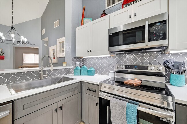 Building Photo - 18530 Trail Bend Ln