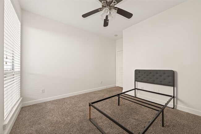 Building Photo - 3010 Pelican Cove