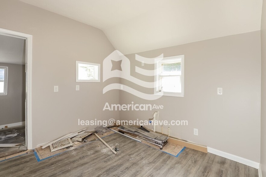 Building Photo - 2409 S 41st St