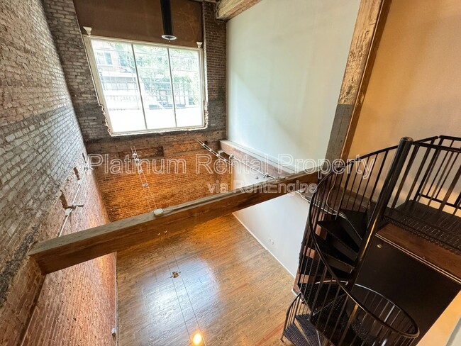 Building Photo - 326 Nelson St SW