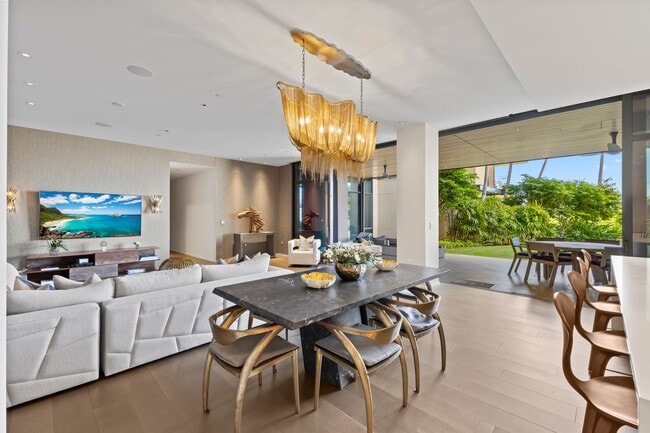 Building Photo - Park Lane 5305 - 3BR w/Swimming Pool and Yard!