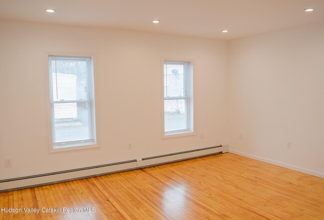 Building Photo - 152 St James St