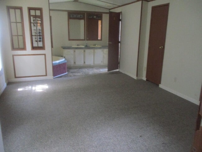 Building Photo - 40 Yoakum Cir