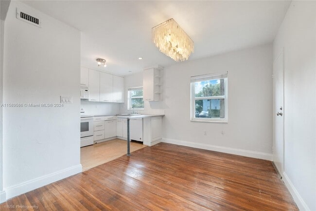 Building Photo - 7741 SW 55th Ave