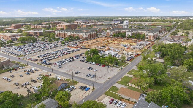 Building Photo - 1287 W Frey