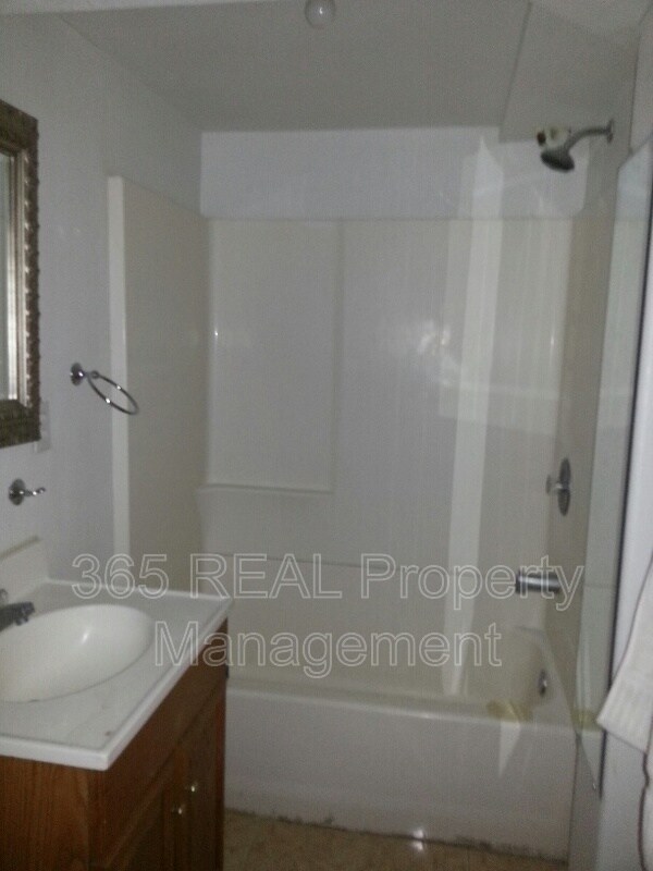 Building Photo - 430 28th Ave