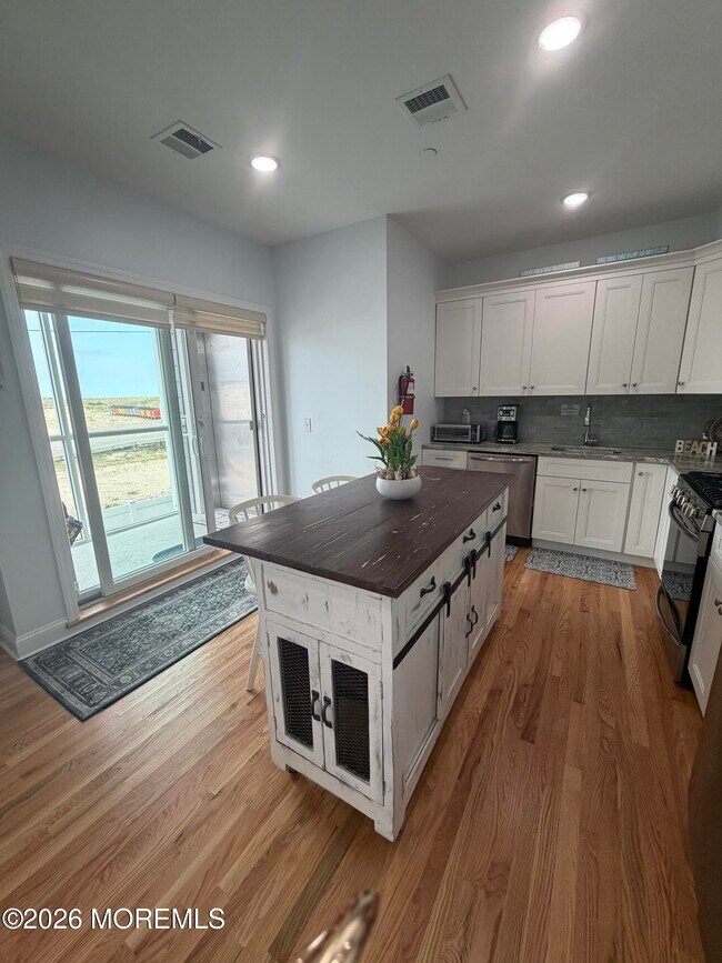 Building Photo - 1515 Ocean Terrace
