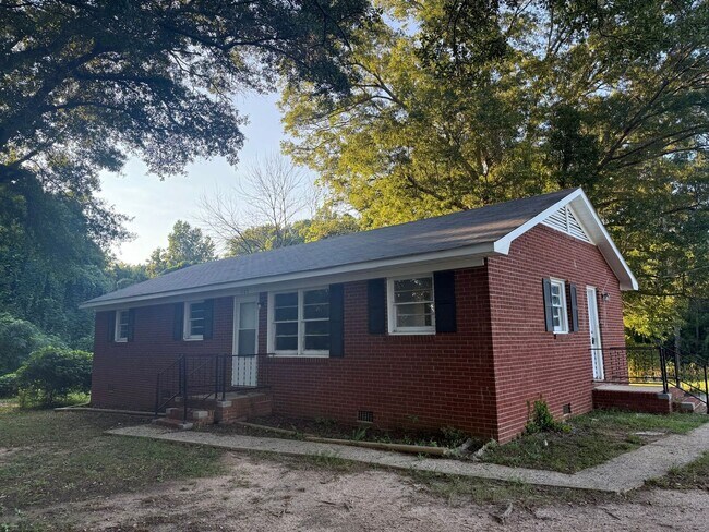 Primary Photo - 3-Bedroom, 1-Bath Home in Sharon, SC