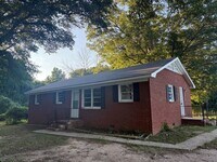 Building Photo - 3-Bedroom, 1-Bath Home in Sharon, SC