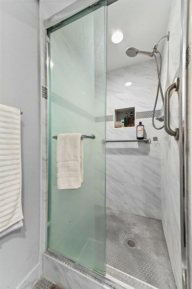 Building Photo - 279 Normandy Ln