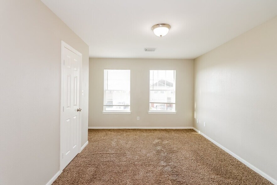 Building Photo - 4906 N Cancun Dr