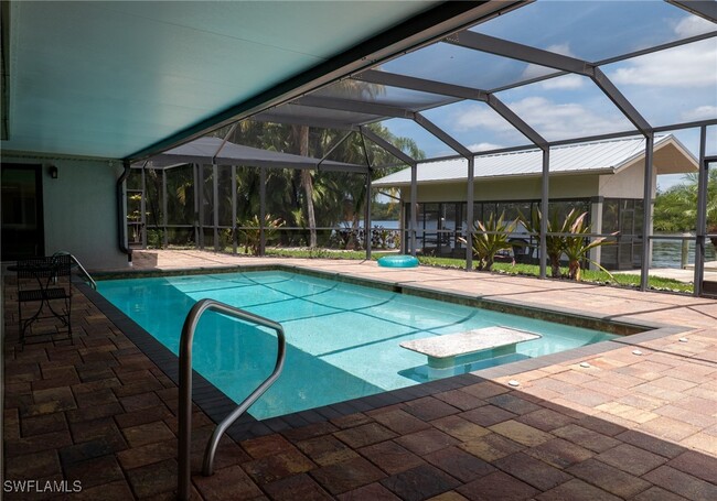 Building Photo - 14562 Riverside Dr