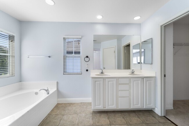 Building Photo - 28225 Clementine Dr