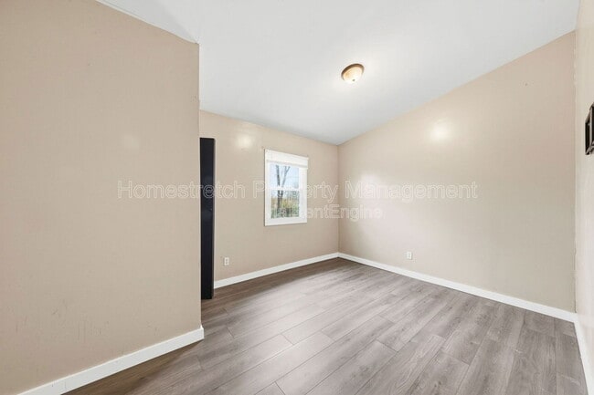 Building Photo - 133 St Thomas Ln