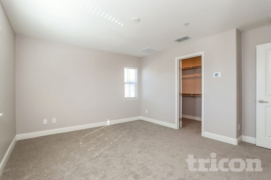 Building Photo - 2076 Comstock Ln