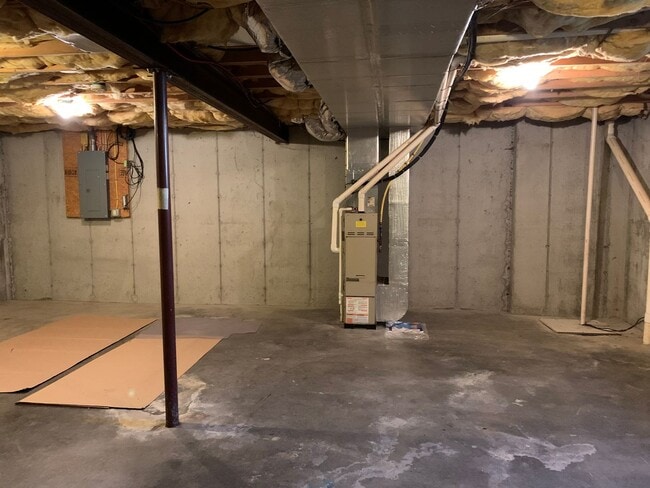 Building Photo - Make This Beautiful 3-Bedroom Townhouse Yo...