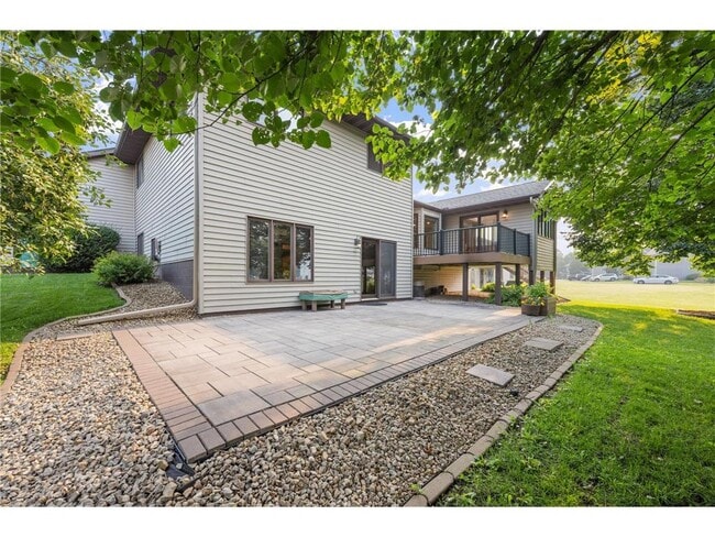 Building Photo - 1008 3rd St NE