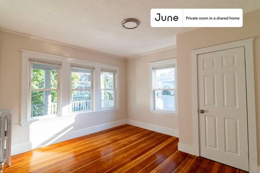 Building Photo - Room in Shared 6 bed/2 bath home