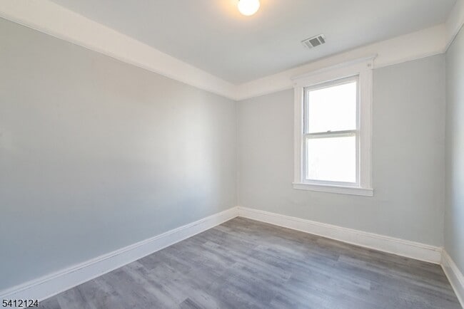 Building Photo - 51 Maple St