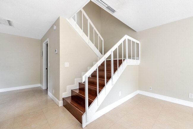 Building Photo - 2471 Waterside Dr