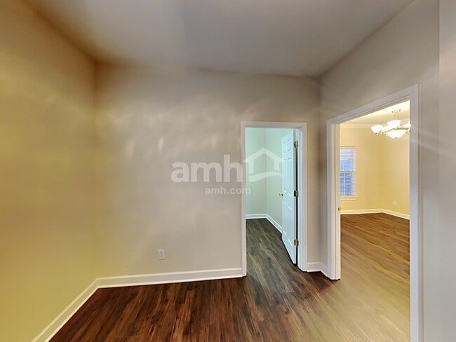 Building Photo - 1707 Arrow Head Dr