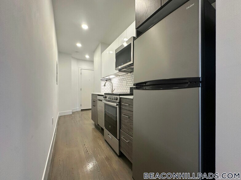 Building Photo - 44 Joy St