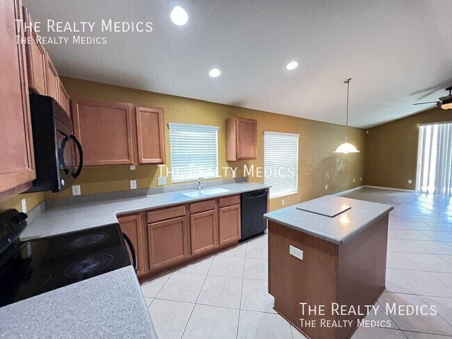 Building Photo - 4067 SW 46th Terrace
