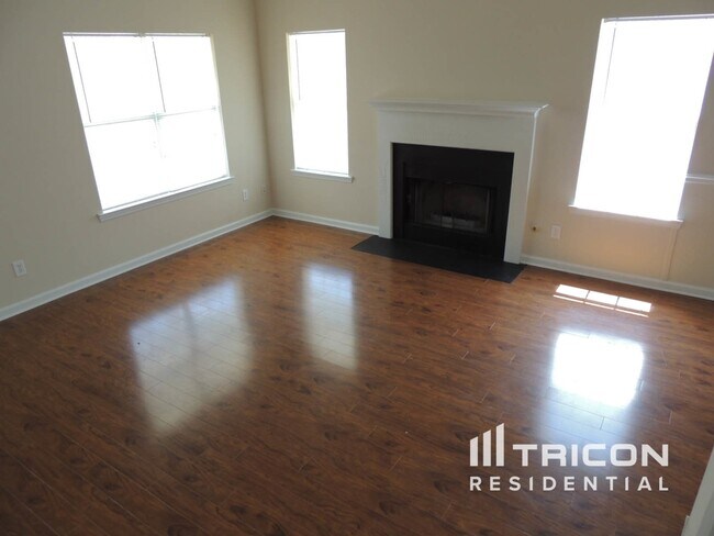 Building Photo - 99 Floresta Dr