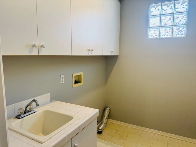 Building Photo - Stunning Two-Story Home in Sterling Hills ...