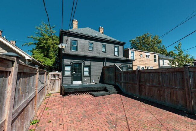 Building Photo - 221-223 Thurman Avenue